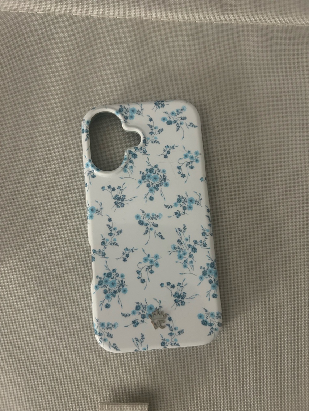 Floral Blue & White Protective iPhone 16 Case